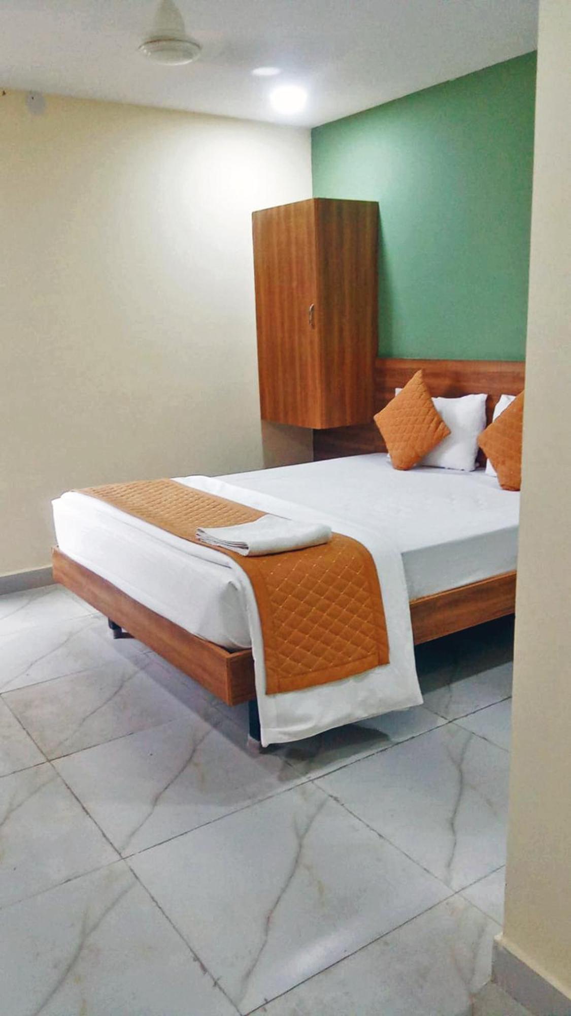 Udupi Deluxe Lodge Gulbarga Kalaburagi Buitenkant foto