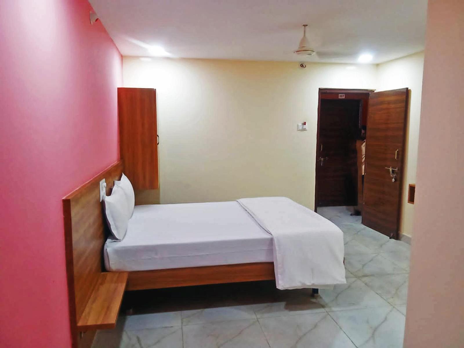 Udupi Deluxe Lodge Gulbarga Kalaburagi Buitenkant foto