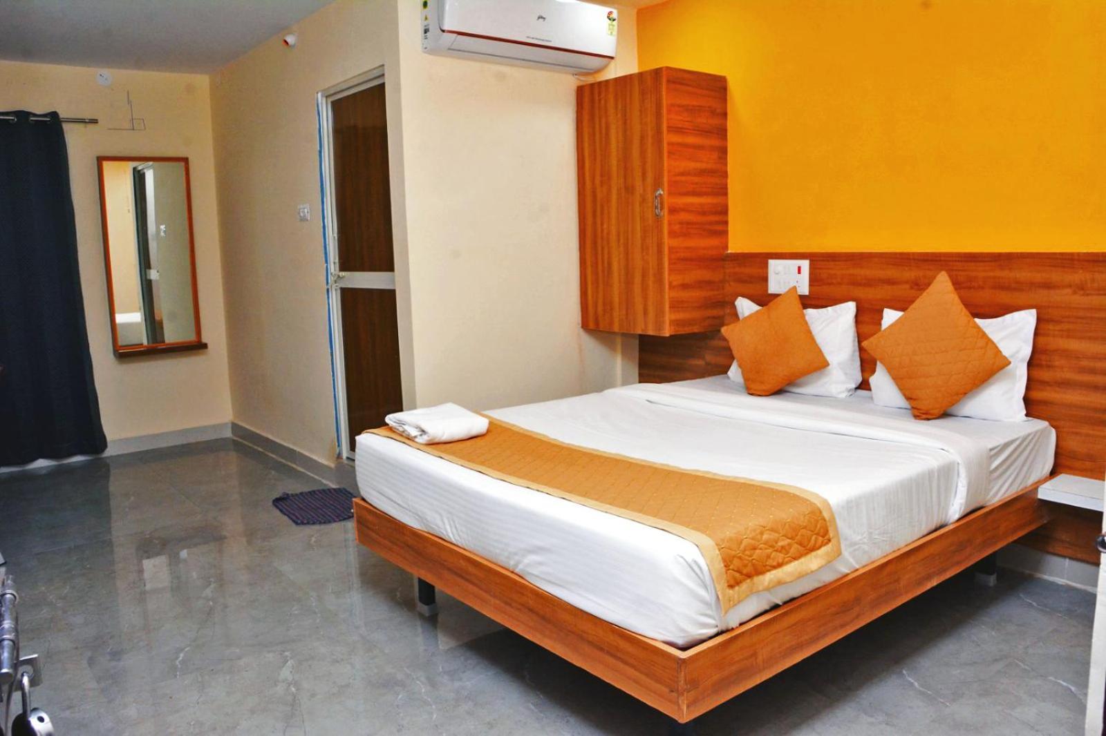 Udupi Deluxe Lodge Gulbarga Kalaburagi Buitenkant foto