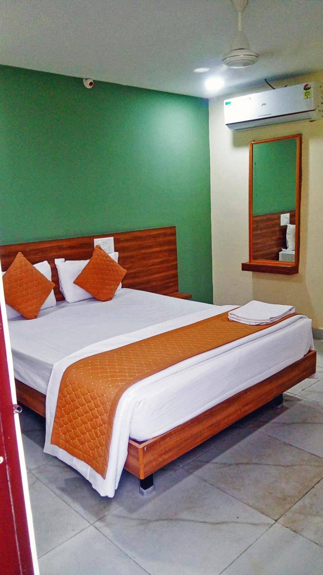 Udupi Deluxe Lodge Gulbarga Kalaburagi Buitenkant foto