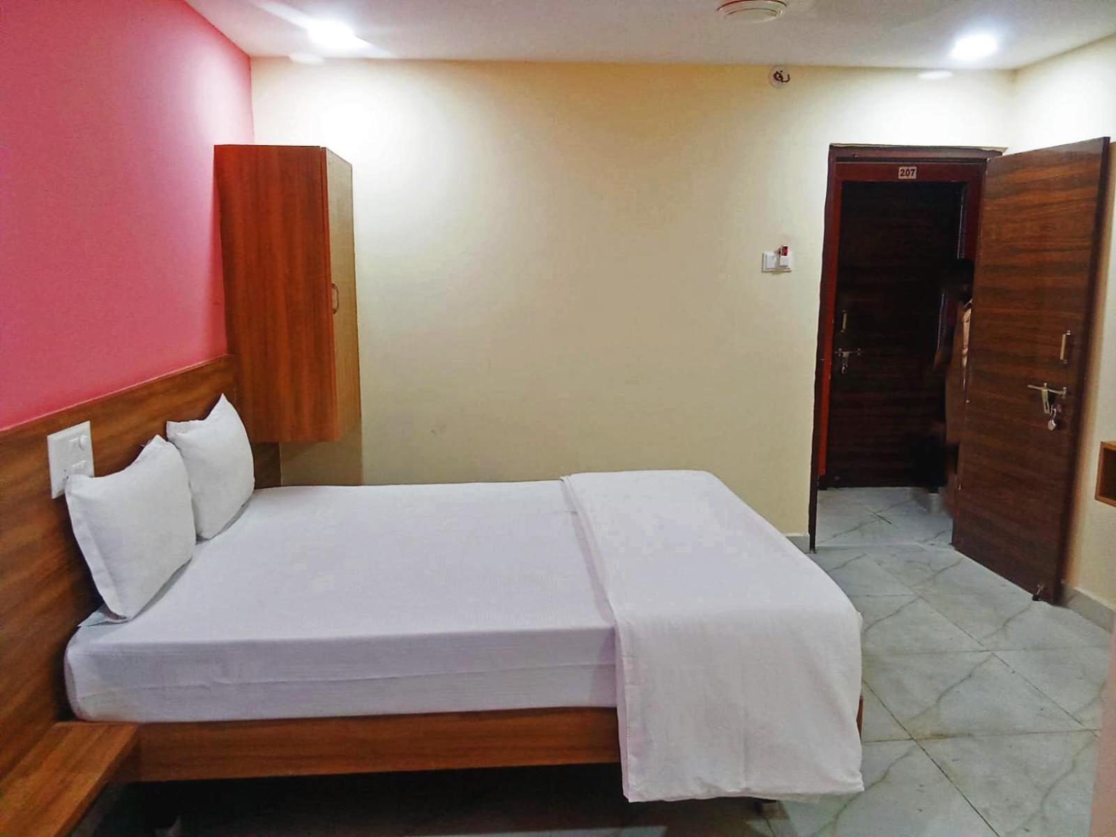 Udupi Deluxe Lodge Gulbarga Kalaburagi Buitenkant foto