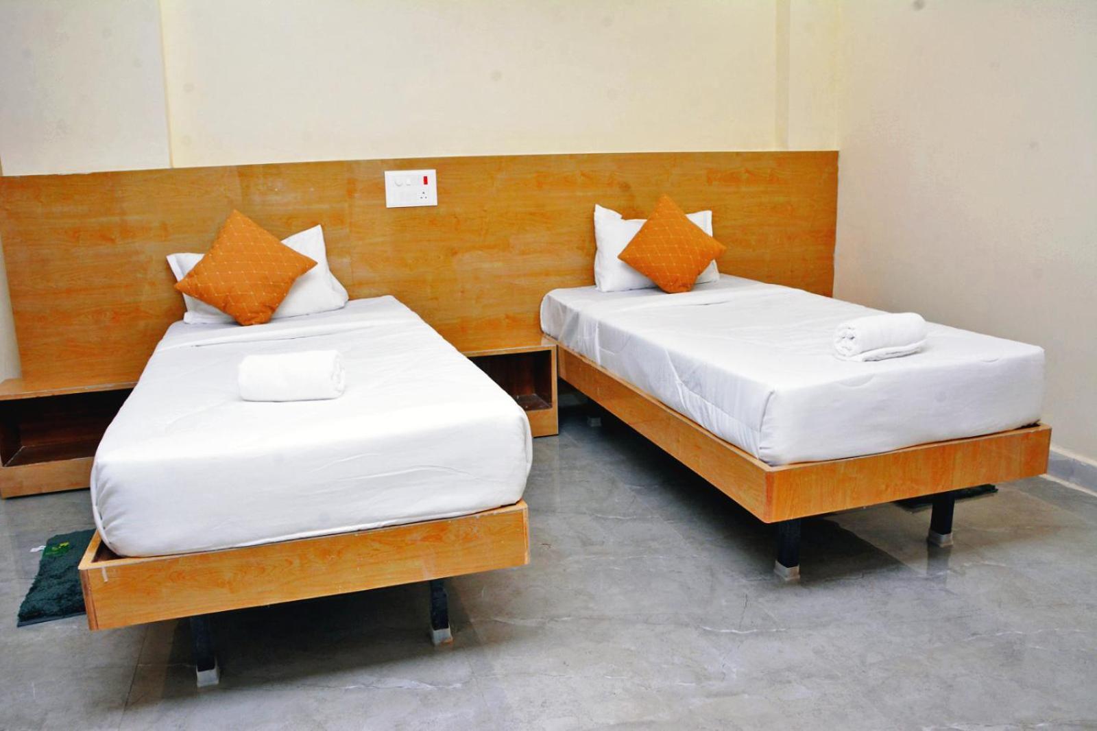 Udupi Deluxe Lodge Gulbarga Kalaburagi Buitenkant foto