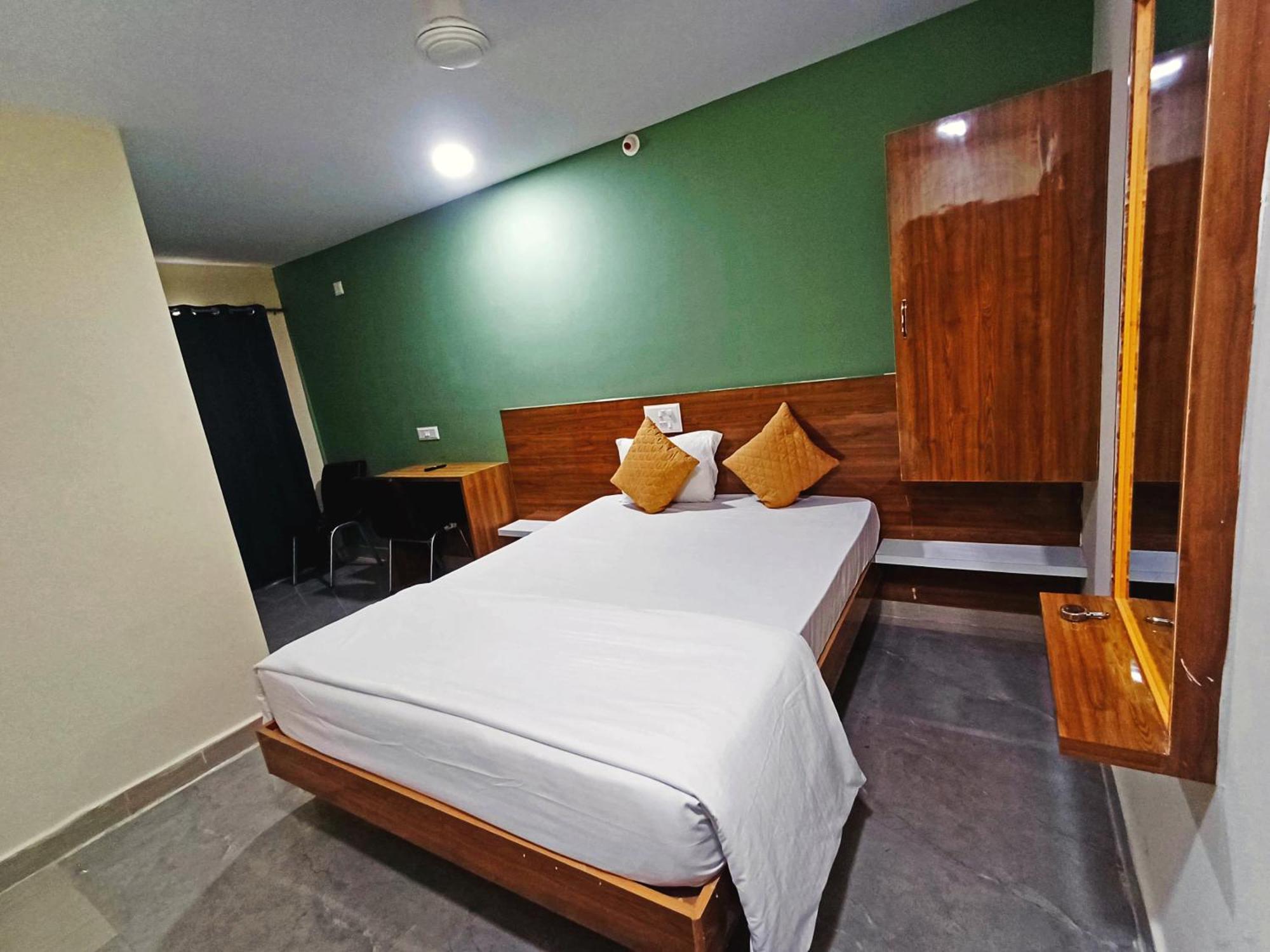 Udupi Deluxe Lodge Gulbarga Kalaburagi Buitenkant foto