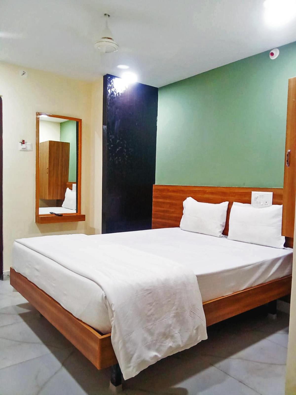 Udupi Deluxe Lodge Gulbarga Kalaburagi Buitenkant foto